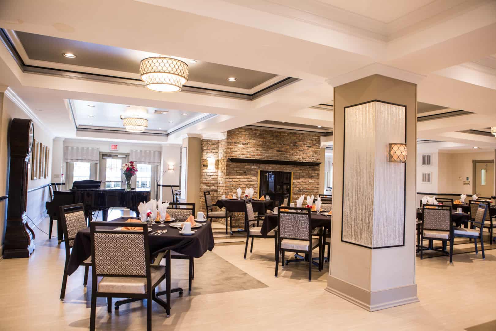The restaurant-style dining area at CareOne at Teaneck, a Hackensack rehab center